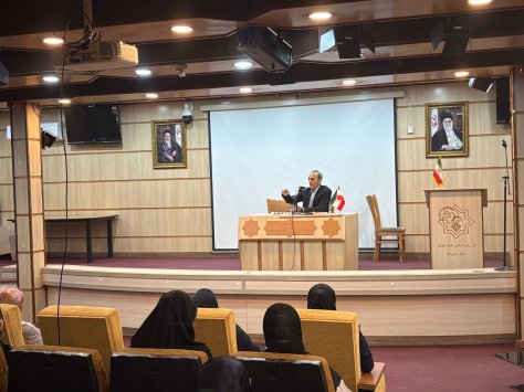 نشست هم اندیشی داوران خانم با حضور حسین عرب براقی نشست هم اندیشی داوران خانم با حضور حسین عرب براقی