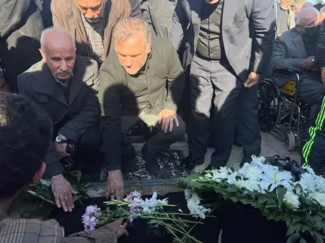 حضور دکترسیدمیرشاد ماجدی در مراسم تدفین غلامرضا بهروان حضور دکترسیدمیرشاد ماجدی در مراسم تدفین غلامرضا بهروان
