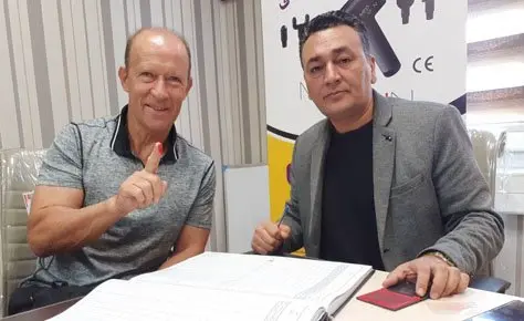 کادرفنی و بازیکنان پرسپولیس قرارداد خود را اولیه کردند کادرفنی و بازیکنان پرسپولیس قرارداد خود را اولیه کردند