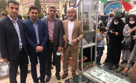 داور و ناظر تهرانی در مزار شهید سپهبد سلیمانی حاضر شدند داور و ناظر تهرانی در مزار شهید سپهبد سلیمانی حاضر شدند