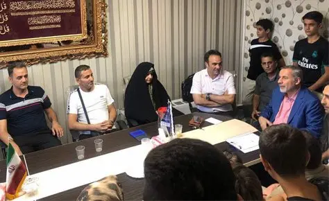 حضور بازیکنان و خانواده های تیم منتخب زیر 14 سال در هیات فوتبال حضور بازیکنان و خانواده های تیم منتخب زیر 14 سال در هیات فوتبال