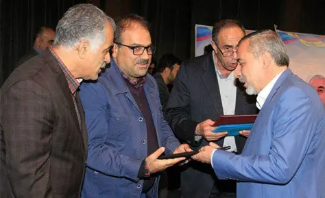 تجلیل از هیات فوتبال در مراسم برترین های اداره کل ورزش و جوانان تجلیل از هیات فوتبال در مراسم برترین های اداره کل ورزش و جوانان