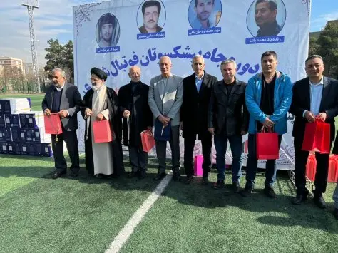 تجلیل از پیشکسوتان فوتبال شهر ری با حضور عباس تیموری تجلیل از پیشکسوتان فوتبال شهر ری با حضور عباس تیموری