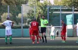 اهدای جام قهرمان لیگ پیشکسوتان استان تهران توسط رئیس هیات فوتبال